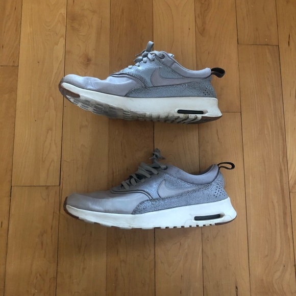 Bluish grey Nike shoes - Picture 2 of 3
